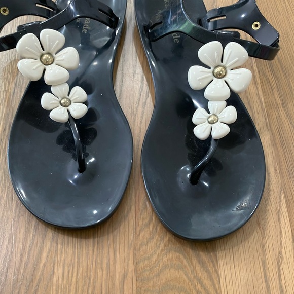 Kate Spade New York Women's Black White Floral Jelly Thong Buckle Sandals - Picture 3 of 8